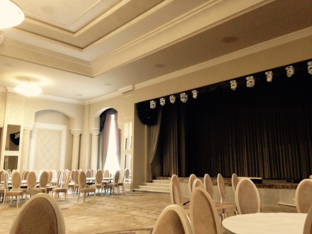 Venue Ballroom 2.jpg